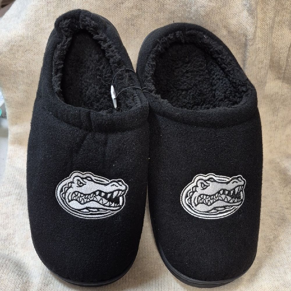 Florida Gators Medium Large 9-10 Black Embroidered Slippers - New